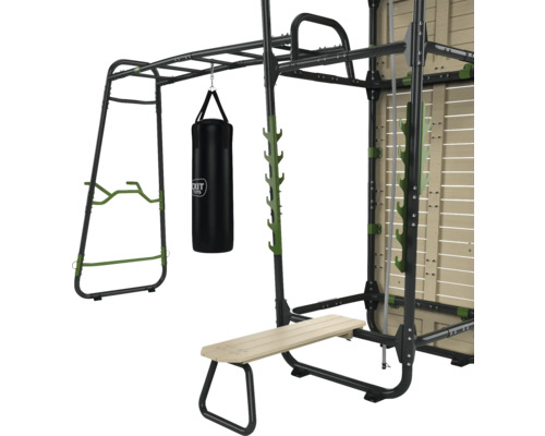 Träningsredskap med dragstång, boxningssäck, ribbstol och bänkpress