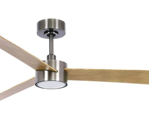 Takfläkt med träblad och belysning