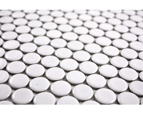 Detaljbild av runda mosaikplattor