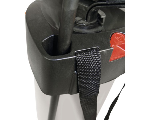 Detaljvy av en trädgårdsspruta med bärrem.