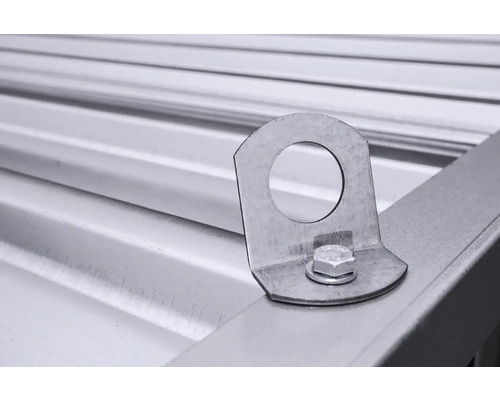 Detaljvy av en takfästanordning med skruv