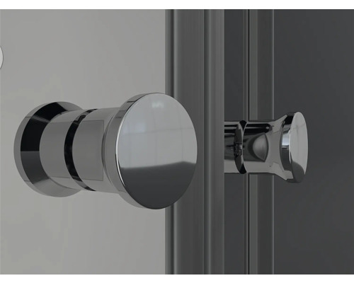 Närbild av ett duschkabinhandtag