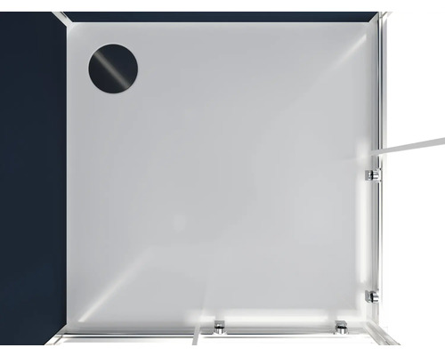 Ovanifrån av en duschkabin med glasdörrar och avlopp