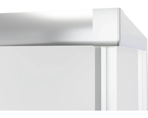 Detaljvy av en duschkabin med silverfärgad ram