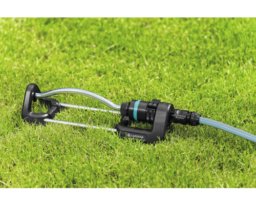 Gardena sprinkler på en gräsmatta