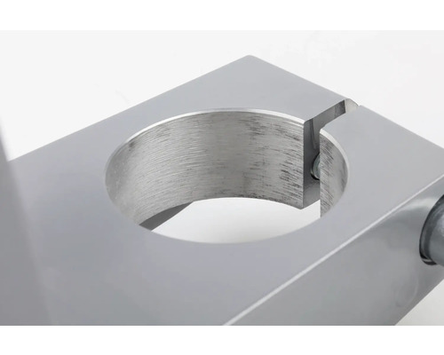 Metallfäste med runt hål