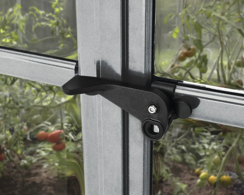 Detalj av ett fönsterhandtag på ett växthus