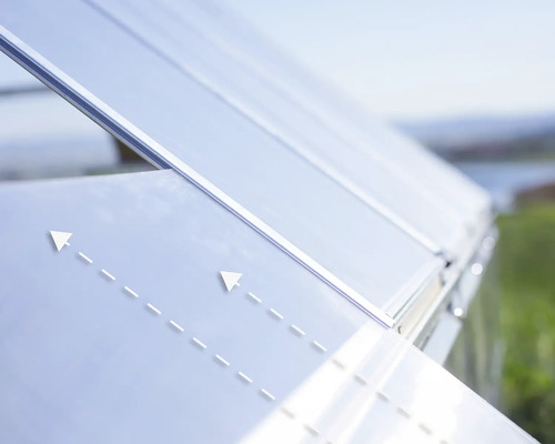 Detaljvy av ett växthustak med ventilationsfunktion