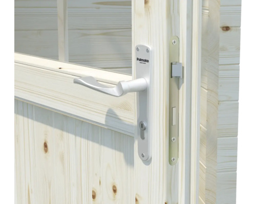 Detaljvy av en trädörr med silverfärgat dörrhandtag och lås
