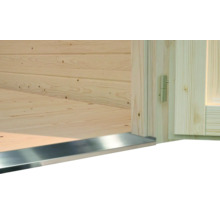 Detaljvy av en träkoja med metallelement