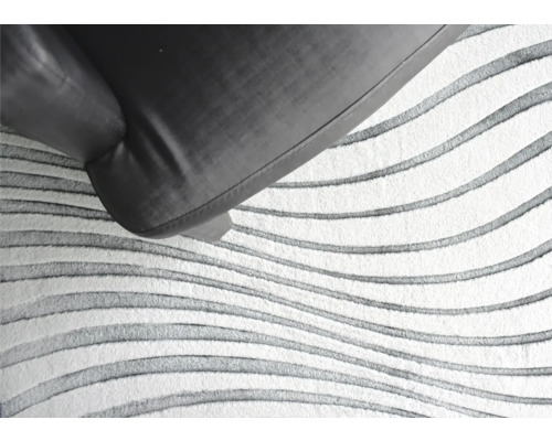 Detalj av matta med vågigt mönster och fåtölj