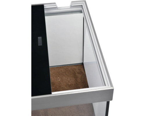 Detaljvy av ett terrarium med skjutdörr och bottenmaterial