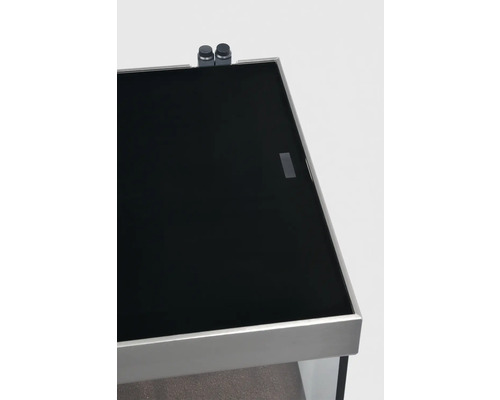 Detaljvy av ett akvarium med svart lock