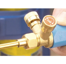 Detaljbild av en gasbrännare med regulator