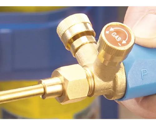 Detaljbild av en gasbrännare med regulator