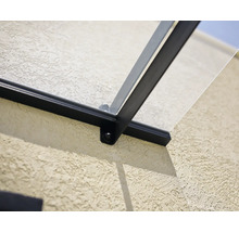 Detaljvy av ett monterat entrétak