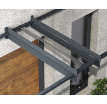 Entré med markis med transparent tak och metallram