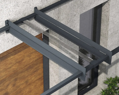 Entré med markis med transparent tak och metallram