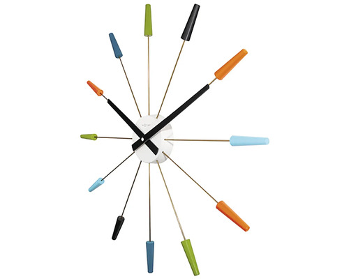 Väggklocka med färgglada markeringar och visare
