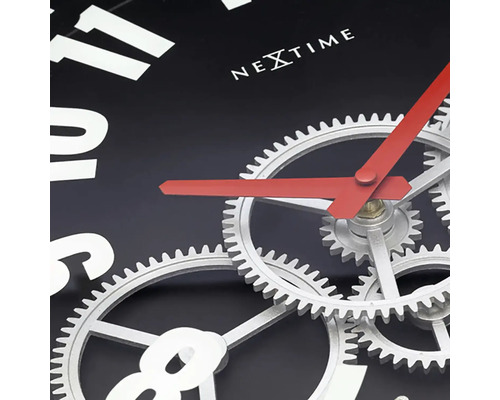Detaljvy av en Nextime väggklocka med synlig urverksmekanism