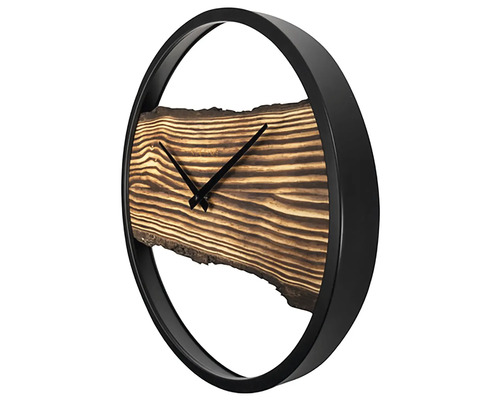 Väggklocka med träskiva och svart ram