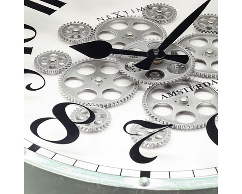 Dekorativ väggklocka med kugghjul och tidsvisning