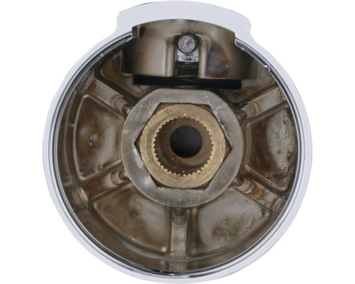 Invändig vy av en kranratt med mässingsgänga