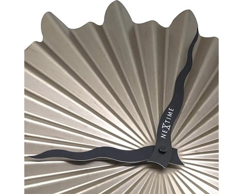 Nextime väggklocka med radiell design och böjda visare