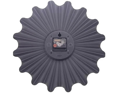 Baksida av en väggklocka