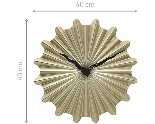 Dekorativ guldfärgad väggklocka med en diameter på 40 cm