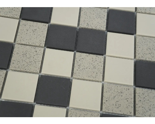 Mosaikplatta med kvadratiska stenar