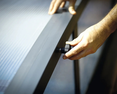 Hand monterar polykarbonatskiva med vridknapp