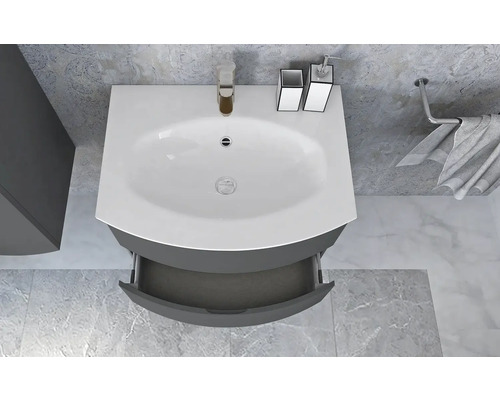 Tvättställsskåp med öppen låda och tvättställsblandare uppifrån