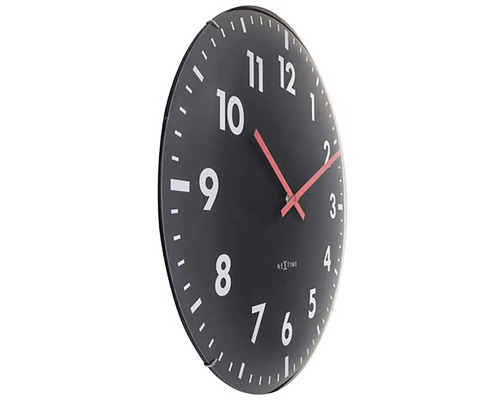 Väggklocka med svart urtavla och röda visare