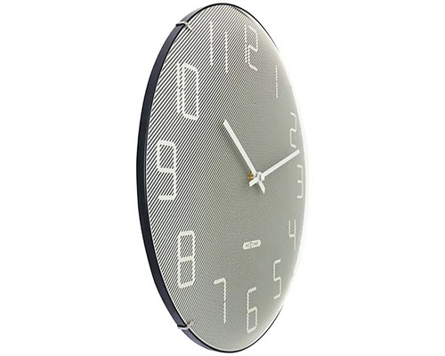 Väggklocka med urtavla och visare