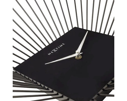 Nextime logotyp väggklocka med metallstrålar och visare