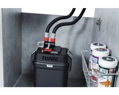 Fluval 307 ytterfilter i underskåp med akvariefoder
