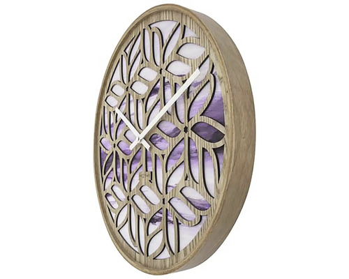 Dekorativ väggklocka i trä med blommönster och tidsvisning