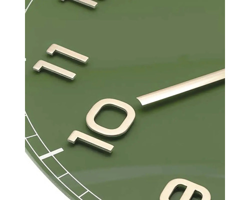 Detaljbild av urtavla med visare och siffror