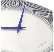 Nextime väggklocka med geometriskt mönster och visare