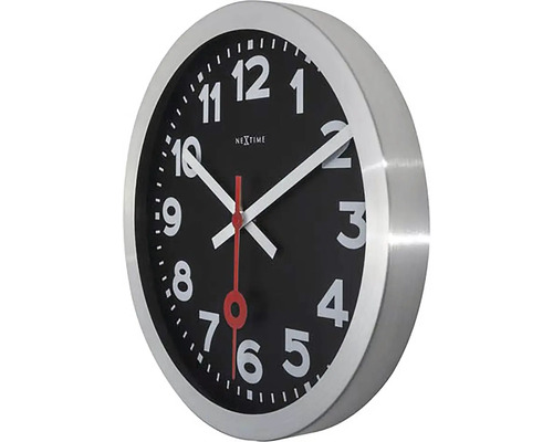 Nextime väggklocka med stor urtavla och silverfärgad ram