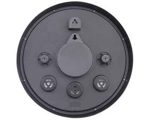 Baksidan av en väggklocka med upphängning