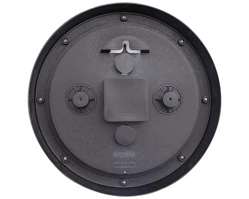 Baksida av en väggklocka med batterifack och upphängningsanordning