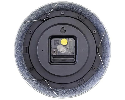 Baksida av en väggklocka med kvartsurverk