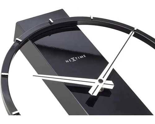 Nextime logotyp på en modern klocka med minimalistisk design