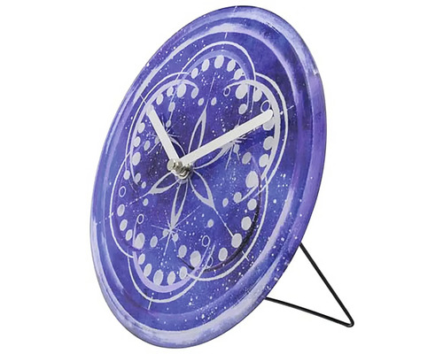 Bordsklocka med mönster och stativ