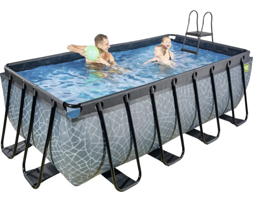 Rektangulär ram pool med familj och stege