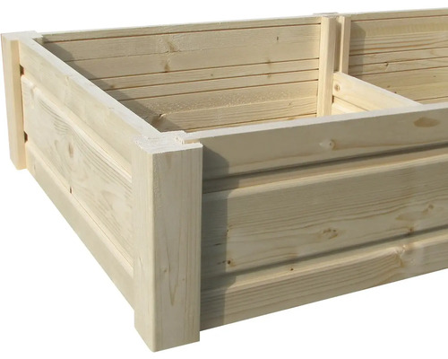 Hög träbädd för trädgården