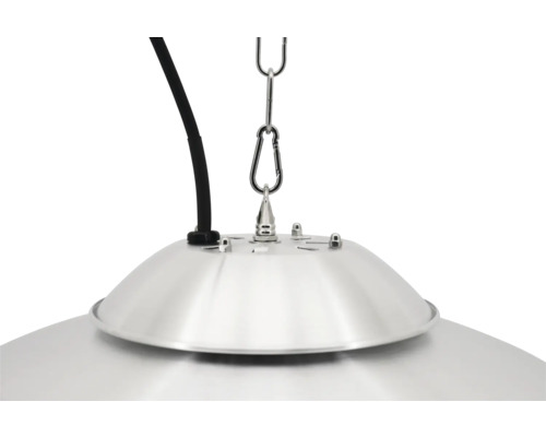 Detaljbild av en hänglampa med kedja