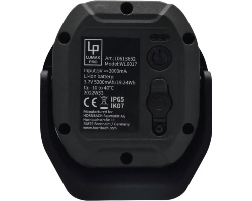 Baksidan av Lumak Pro arbetslampa med teknisk data och logotyper.